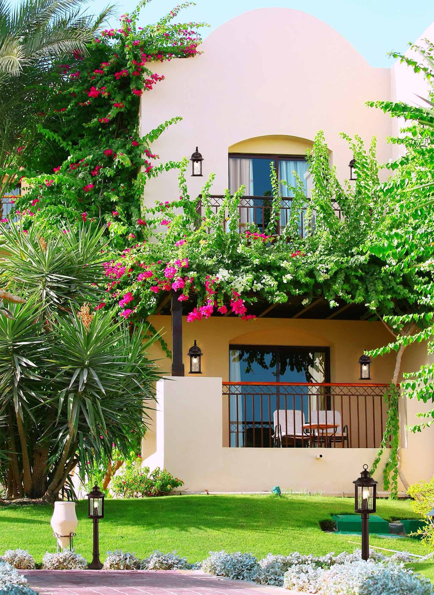 Nantwich Small Wall Lamp, 1 x E27, Antique Bronze and Clear Ripple Glass, IP54, 2yrs Warranty